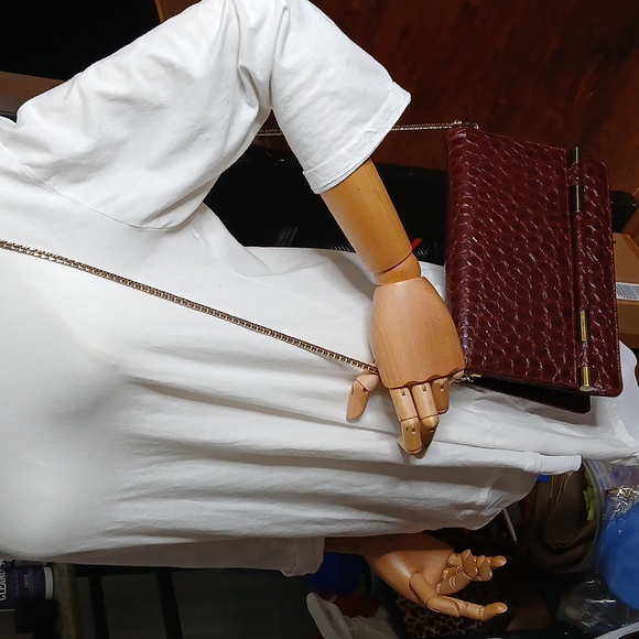 Ruth Saltz - Burgundy Aligator Embossed Leather Shoulder Bag With Fold Over Flap - Picture 13 of 13